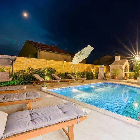 My Dalmatia - Penthouse With Shared Pool Apartman Zára