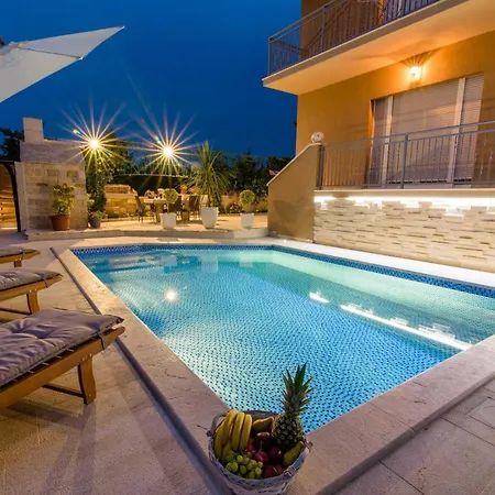 My Dalmatia - Penthouse With Shared Pool Zára