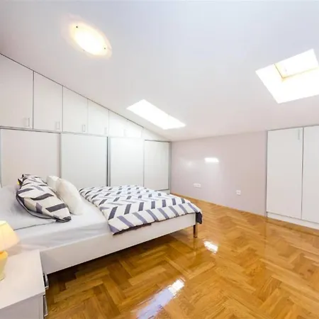 Apartman My Dalmatia - Penthouse With Shared Pool Zára