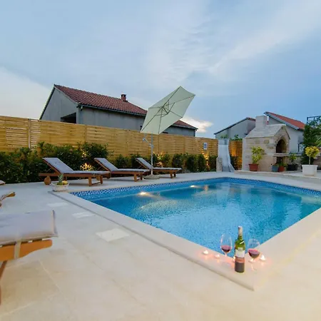 My Dalmatia - Penthouse With Shared Pool Apartman *