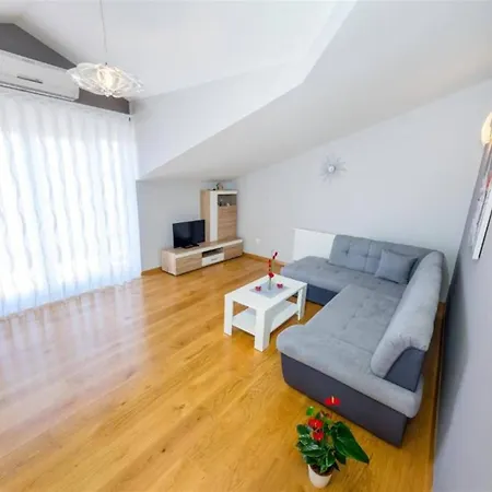 My Dalmatia - Penthouse With Shared Pool *