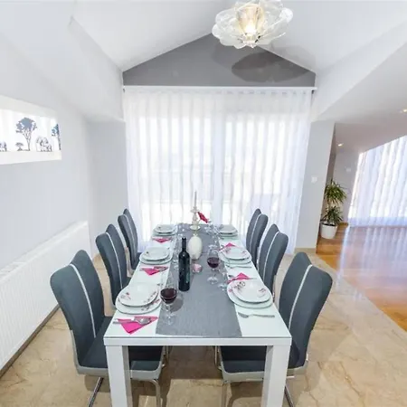 My Dalmatia - Penthouse With Shared Pool