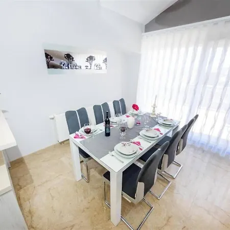 My Dalmatia - Penthouse With Shared Pool Apartman *