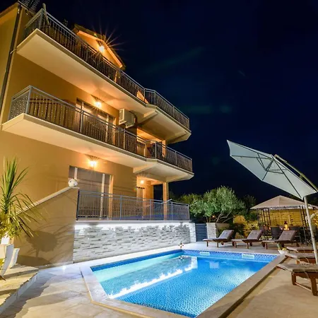 My Dalmatia - Penthouse With Shared Pool *