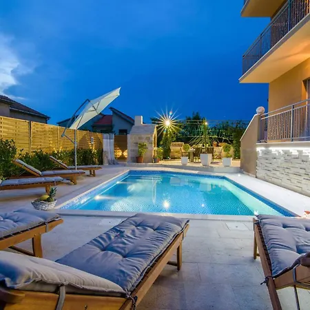 My Dalmatia - Penthouse With Shared Pool Apartmán *