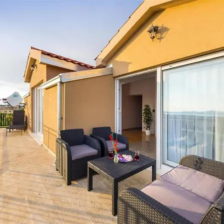 Apartmán My Dalmatia - Penthouse With Shared Pool Zadar