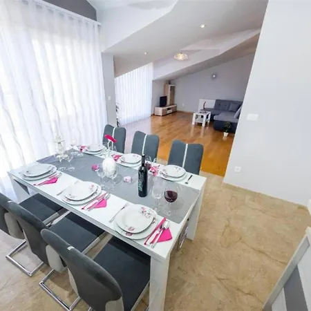 My Dalmatia - Penthouse With Shared Pool Apartmán Zadar