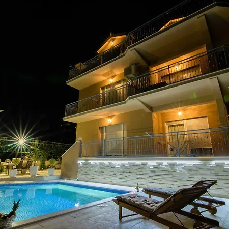 My Dalmatia - Penthouse With Shared Pool Apartmán