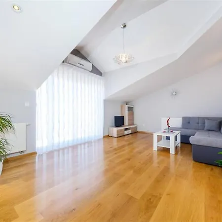 My Dalmatia - Penthouse With Shared Pool Apartmán Zadar